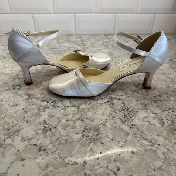 Halloween Costume white satin Wedding Bride Shoes sz 8-1/2 W size 8.5 W - Picture 9 of 14